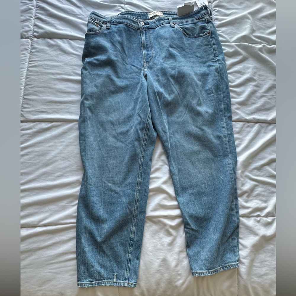 New Abercrombie & Fitch High Rise Mom Jeans